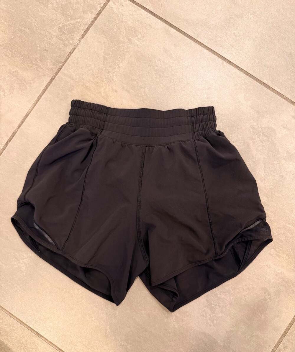 Lululemon Hotty Hot Low-Rise Lined Short